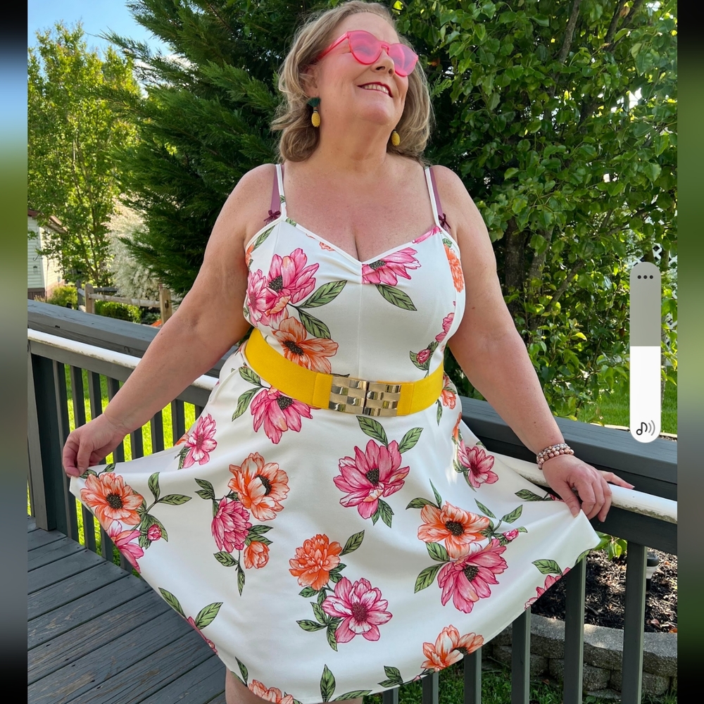 NEW NWOT CurvySense Plus Size Cream Blossom Floral Dress Size 4XL - Picture 7 of 7